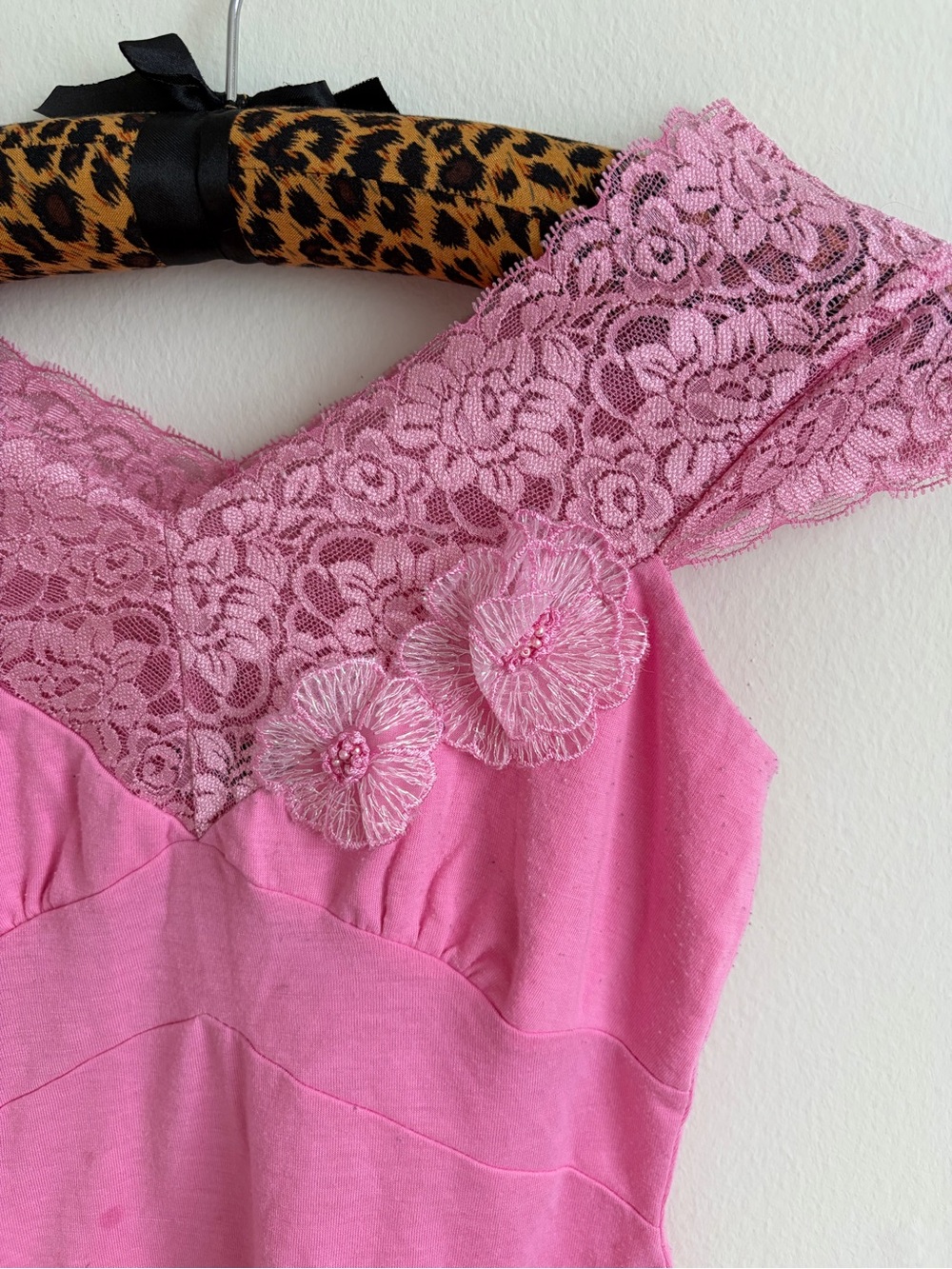 Wet Seal Pink Lace Off-Shoulder Floral Appliqué Top - Picture 3 of 7